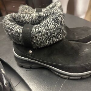 Skechers Black and Gray Winter Boots with‎ Fuzzy Lining